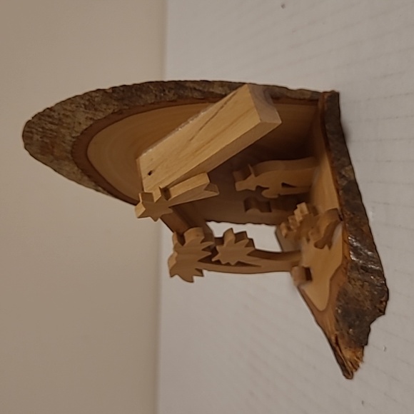 Beautiful Wooden Nativity - Picture 6 of 16